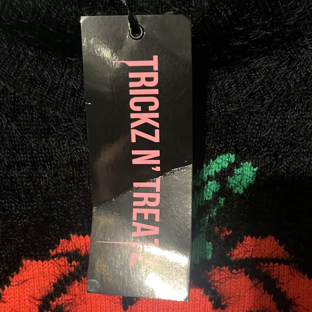 TRICKZ N TREATZ CROPED JACK O LANTERN SWEATER - Picture 4 of 5